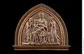 Luca della Robbia (zugeschrieben), Maria mit Kind zwischen zwei Engeln, 1430-1440, Terrakotta (Fassung verloren), 109,5×130,5×17 cm, Berlin, Bode-Museum (Inv. 139), Berlin