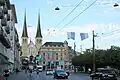 Luzern: Stadtflaggen an den Querdrähten der Trolleybusfahrleitung