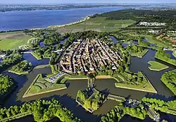 Luftbild der Festungsstadt Naarden