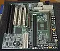 Baby-AT-Motherboard mit AGP-, PCI und ISA-Steckplätzen für Slot&nbsp;1-CPUs
