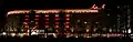 Hotel Berlin, Berlin am Abend mit farbig leuchtender Fassade