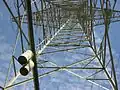 Luftkabelniederführung in einem Abspannmast der 380-kV-Leitung Philippsburg–Pulverdingen