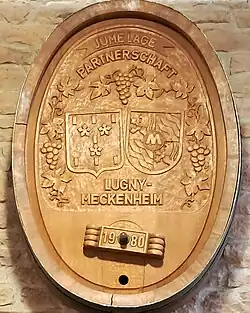 Fass zur Feier der Unterzeichnung der Städtepartnerschaft zwischen Lugny und Meckenheim im Jahr 1980 (Rathaus von Lugny)