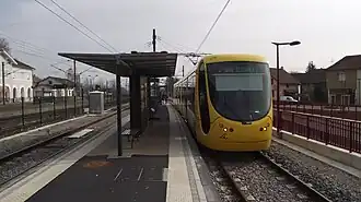 Straßenbahnlinie 3 im Stadtbahnteil des Bahnhofs Lutterbach