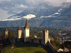 Museggmauer; v. l. n. r.: Zytturm, Wachturm, Luegisland, Männliturm