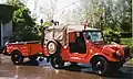 Munga 8, Baujahr 1963, 974&nbsp;cm³, 44 PS Fahrzeug der Freiwilligen Feuerwehr mit Selbstbau-Anhänger Karosserie Munga 8