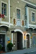 Mödlinger Haus mit Spion, in dem zur Sommerszeit Ludwig van Beethoven lebte. Der Spion befindet sich im ersten Stock, rechts von der Bildmitte.