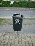 Ein an einer ÖPNV-Haltestelle