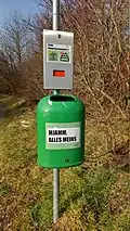 „Mjamm, alles meins“ Österreichischer Mistkübel (Traiskirchen in Niederösterreich)