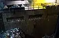 Müllbunker mit den beiden Aufgabetrichtern zur Feuerung