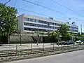 Die Dachauer Straße vor der Fakultät Maschinenbau, Fahrzeugtechnik, Flugzeugtechnik der FH München