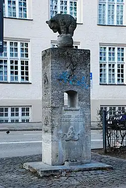 Bärenbrunnen (Ansicht aus dem Osten) am Elisabethplatz