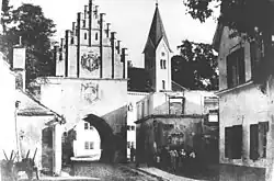 Historische Aufnahme des Tores mit Blickrichtung stadtauswärts (1878)