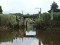 Schleuse zwischen Stör und Münsterdorfer Hafen; im Hintergrund ist die Schleuse zum Breitenburger Kanal zu sehen