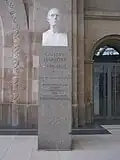 Gustav-Harkort-Büste im Hauptbahnhof