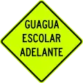 Schulbus wendet voraus (Puerto Rico)