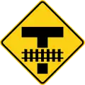 Zeichen W10-11 Bahnübergang bei Kreuzung