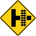 Zeichen W10-3R Bahnübergang neben T-Kreuzung