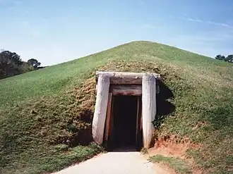 Erdhütte der Mississippi-Kultur im Ocmulgee Mounds National Historical Park