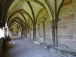 Gotische Ostseite des Kreuzgangs
