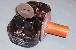 Impulsmagnetron MI-189W (7,5&nbsp;kg, ca. 8&nbsp;GHz, 60&nbsp;kW&nbsp;/&nbsp;0,5&nbsp;µs, Sowjetunion ca. um 1970)