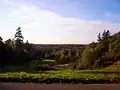 Das Messeler Hügelland ist der nördlichste Ausläufer des Kristallinen Odenwaldes. Blick von seiner höchsten Erhebung, dem Mainzer Berg, über die Rotliegend/Melaphyrfläche in Richtung Darmstadt.
