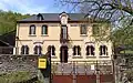 Rathaus (mairie) und Schule