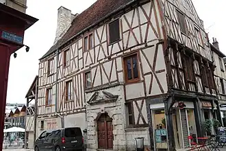 23 Rue Mirebeau