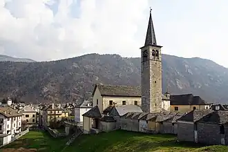 Dorfbild mit Kirche