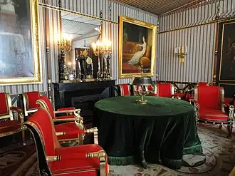 Das Arbeitszimmer Napoleons in Mailmaison mit dem Ratstisch