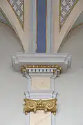 Pilaster mit ionischem Kapitell und Gebälk