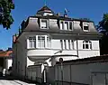 Block von zwei Villen in der Mandlstraße 8/10, wo von 1905 an Olaf Gulbransson lebte[7]