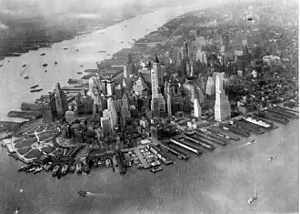 Luftbild des Financial District, 20&nbsp;Exchange Place rechts der Bildmitte (1931)