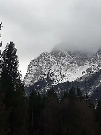 Das Manndl (rechts in der Wolke befindet sich der Kleine Waxenstein)