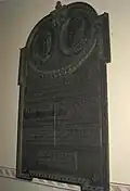 Gedenktafel vor dem Urnenwandgrab der Familie Hoffmann
