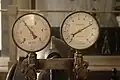Manometer zeigen tatsächliche Größen zum Aufnahmezeitpunkt an