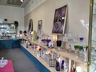 Stand mit Glasobjekten im „Marché Antica“