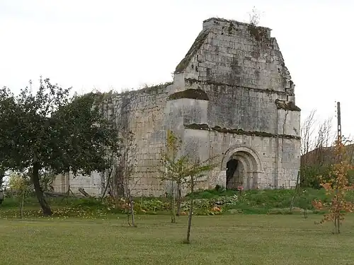 Die Kirchenruine von Saint-Priest