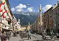 Annasäule, Spitalskirche&nbsp;(links), Stadtturm&nbsp;(rechts)