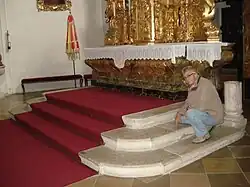 Hochaltar Altarstufen Kaiserstein.
