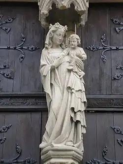 Madonna mit Kind im Portal der Marienkirche in Mühlhausen