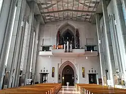 Empore mit Orgel