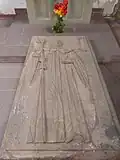 Deckplatte des ehemaligen Hochgrabes des Makarius in der Marienkapelle in Würzburg