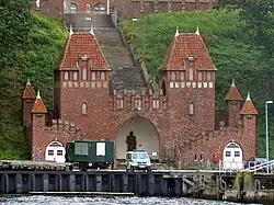 Die Bootstreppe in Mürwik führt vom Bootshafen der Marineschule hinauf zum Roten Schloss.