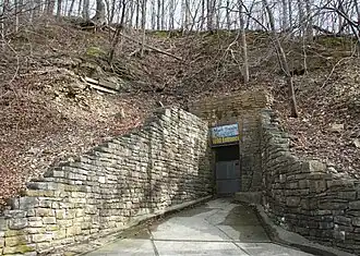 Eingang der Mark Twain Cave von 1890.