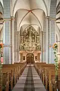 Innenansicht Richtung Orgel