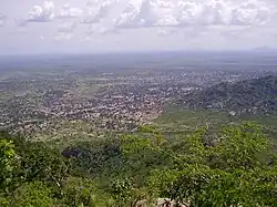 Blick vom Berg Mtandi auf die Stadt Masasi, im Vordergrund der Stadtteil Mtandi