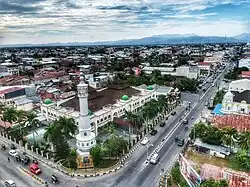 Blick auf die Große Baiturrahim Moschee in der Stadt Gorontalo