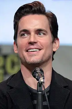 Josh Wiggins (li.), hier bei der Vorstellung des Films im Rahmen des South by Southwest Filmfestivals 2017, übernahm die Rolle von David. Matt Bomer (re.) spielt im Film seinen Vater Cal