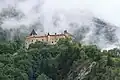 Schloss Sprechenstein im Frühnebel